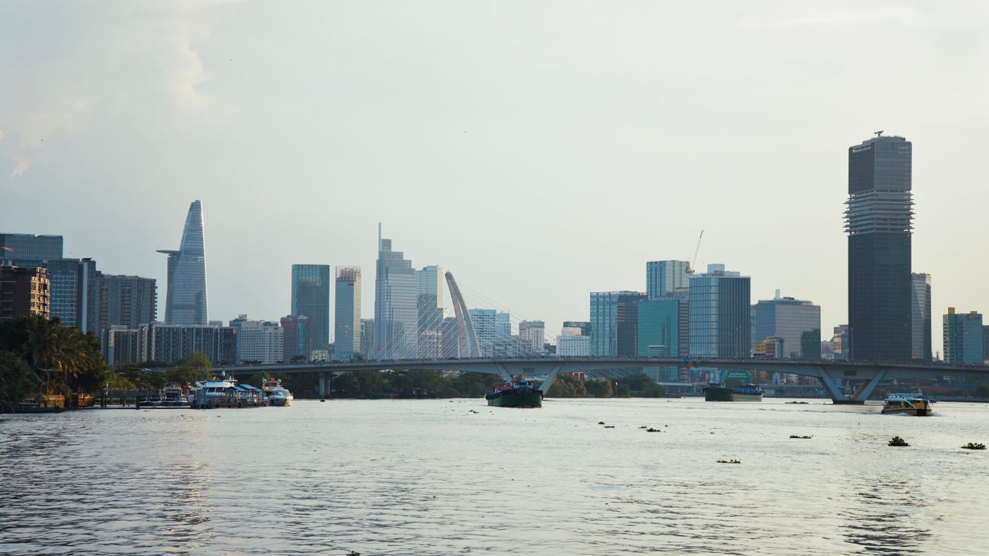 Cảnh Thành phố Hồ Chí Minh bên sông Sài Gòn